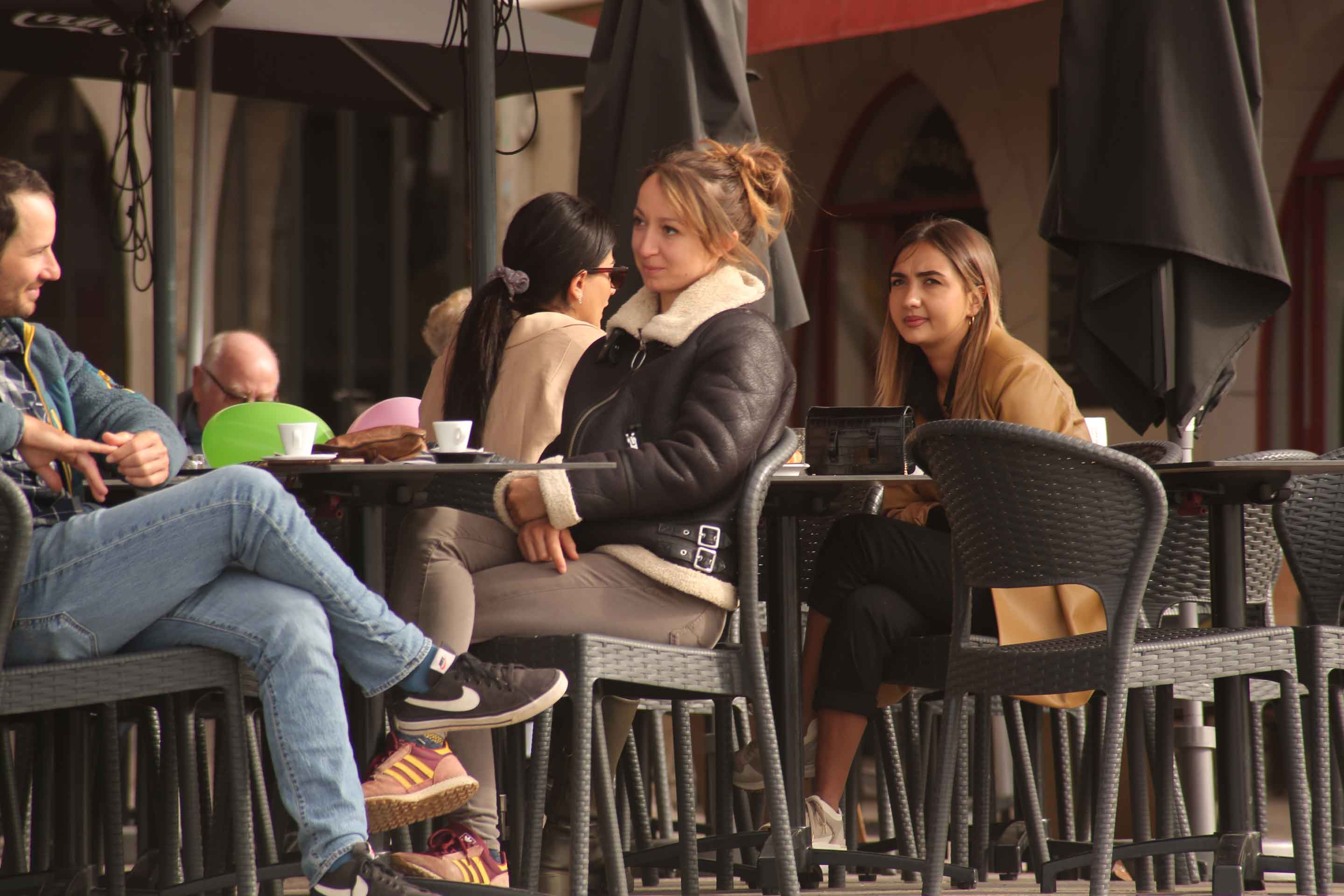 Les personnes âgées ont des besoins différents en matière de voyage par rapport aux jeunes.