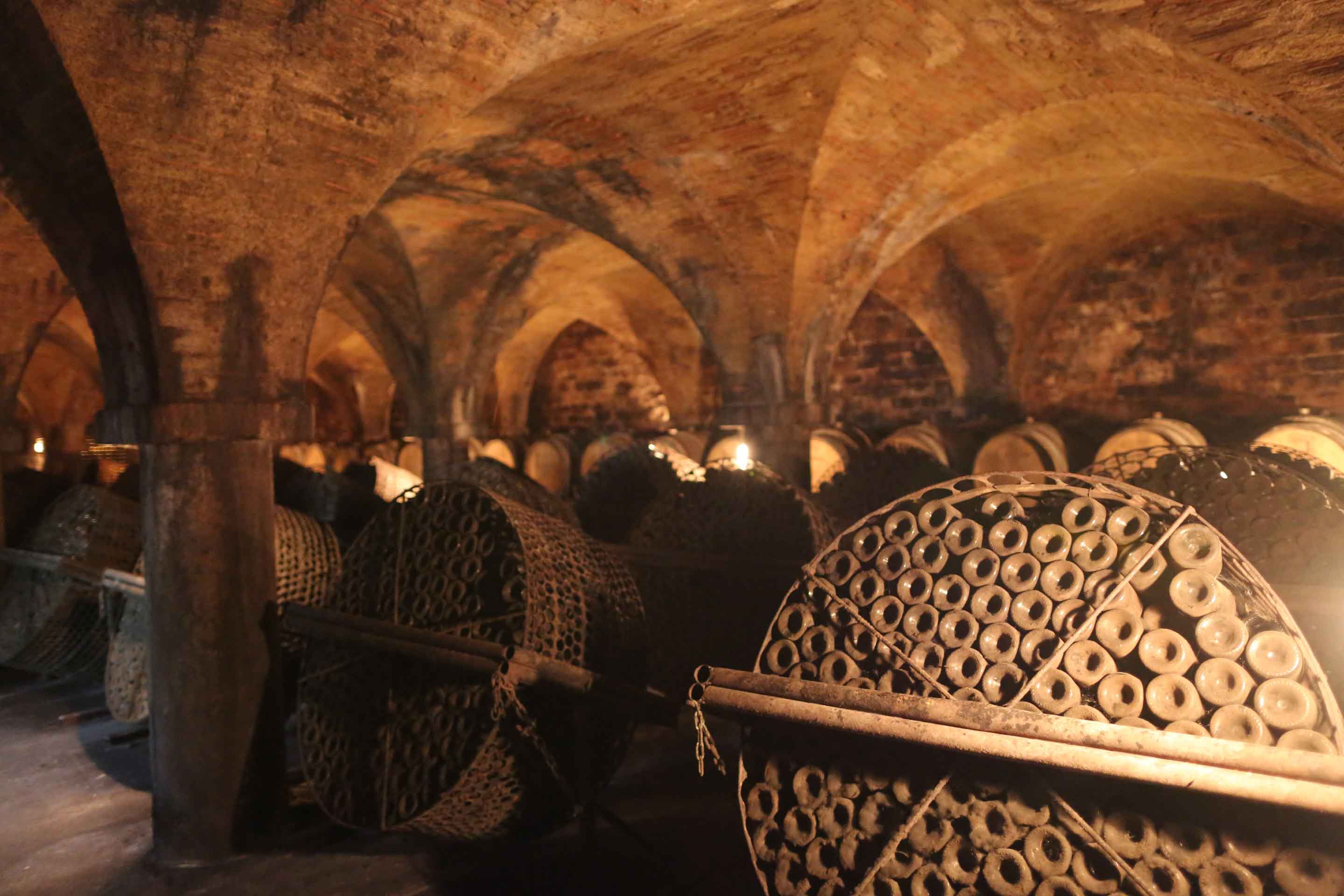 Les vieux vins vieillis dans la cave sont souvent la plus grande richesse de la cave